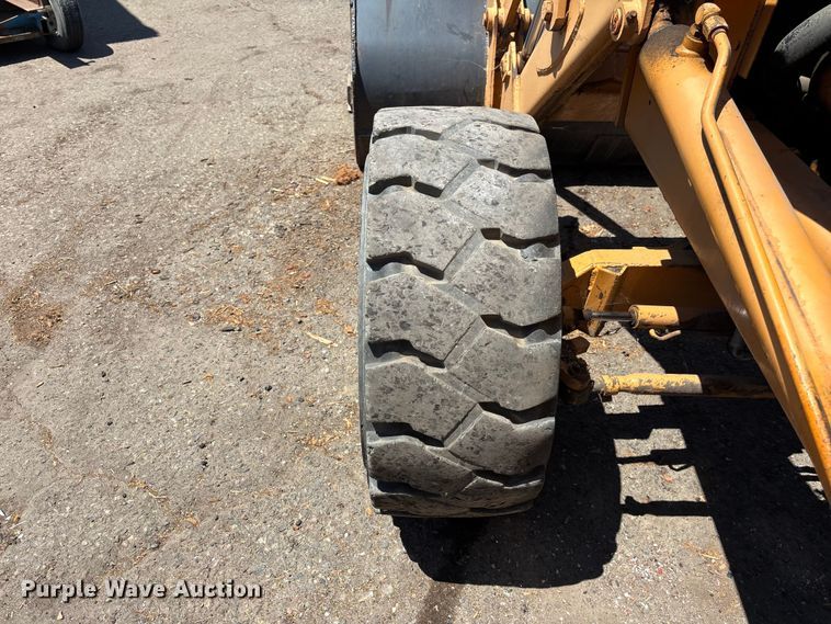 image for item ER7661 1977 Case 580C industrial tractor