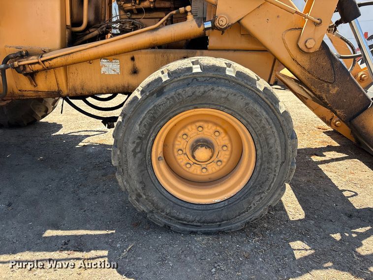image for item ER7661 1977 Case 580C industrial tractor