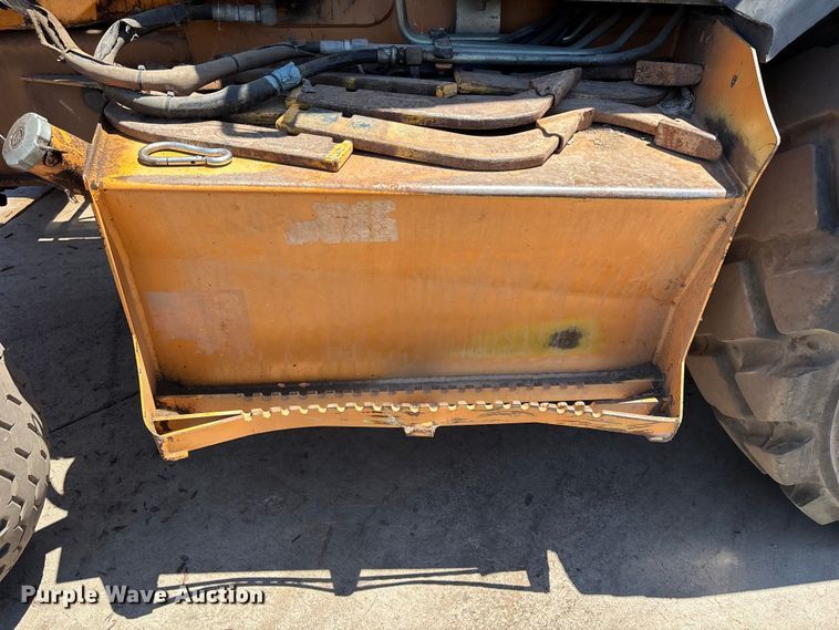 image for item ER7662 2002 Case 570 MXT industrial tractor
