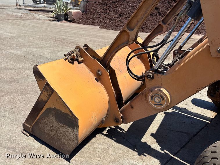 image for item ER7662 2002 Case 570 MXT industrial tractor