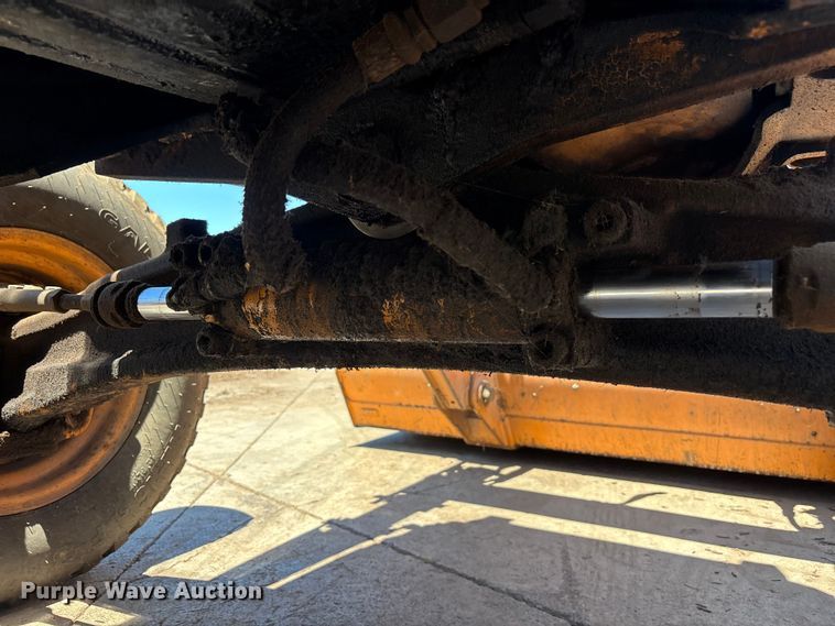 image for item ER7662 2002 Case 570 MXT industrial tractor