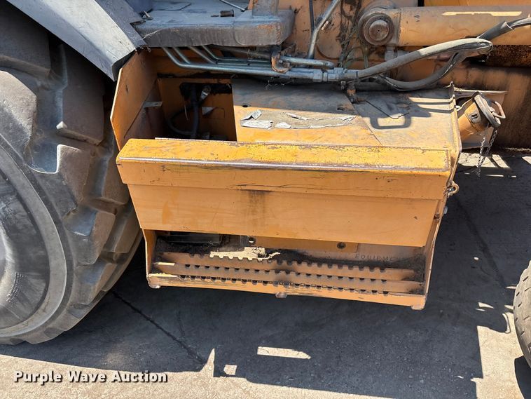 image for item ER7662 2002 Case 570 MXT industrial tractor