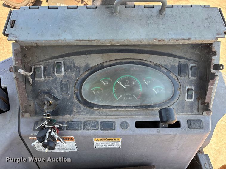 image for item ER7662 2002 Case 570 MXT industrial tractor
