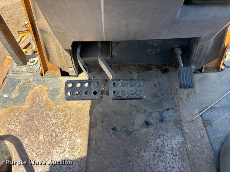 image for item ER7662 2002 Case 570 MXT industrial tractor