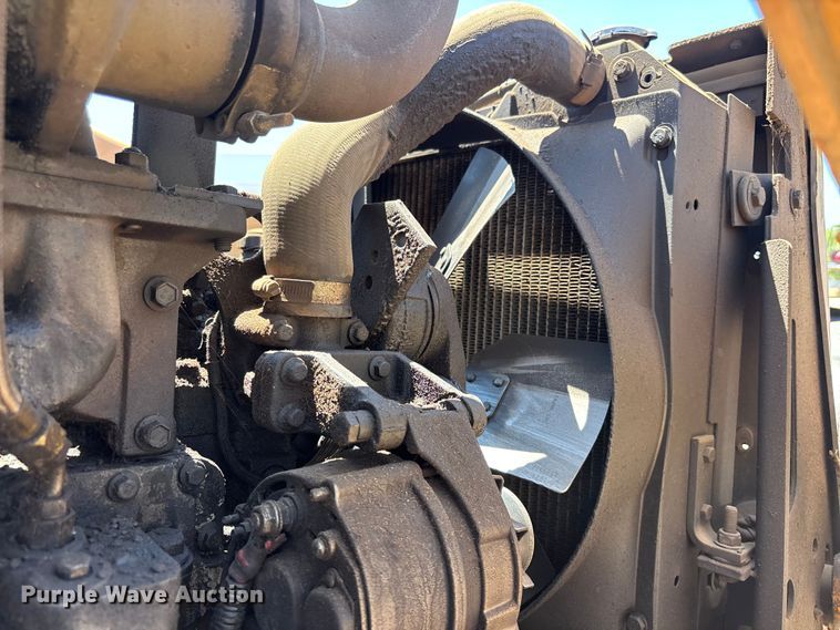image for item ER7662 2002 Case 570 MXT industrial tractor