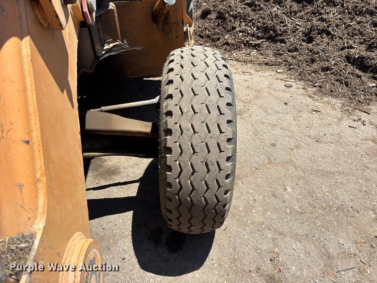 image for item ER7662 2002 Case 570 MXT industrial tractor