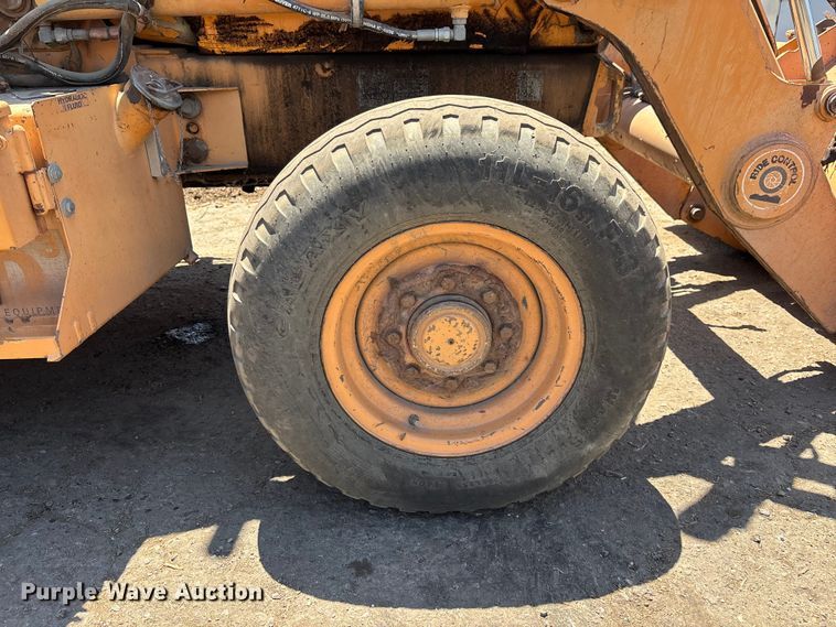 image for item ER7662 2002 Case 570 MXT industrial tractor