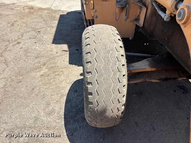 image for item ER7662 2002 Case 570 MXT industrial tractor