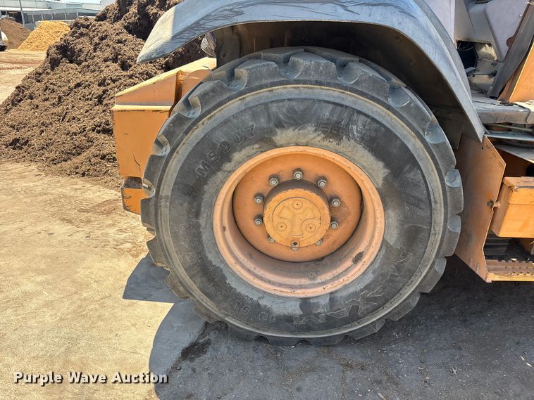image for item ER7662 2002 Case 570 MXT industrial tractor
