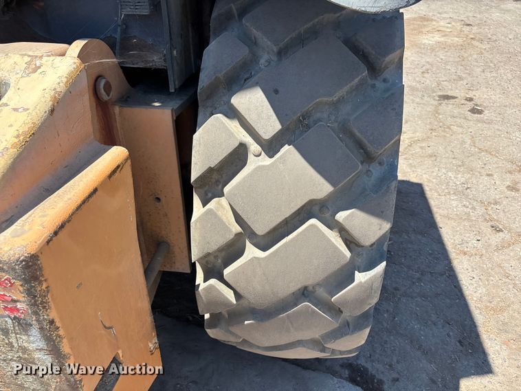 image for item ER7662 2002 Case 570 MXT industrial tractor