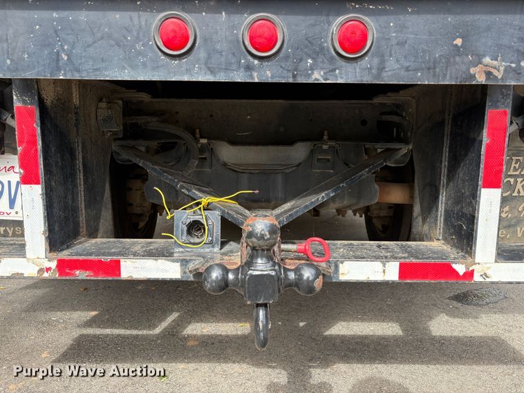 image for item ET0560 2015 Ford F450 Super Duty flatbed truck