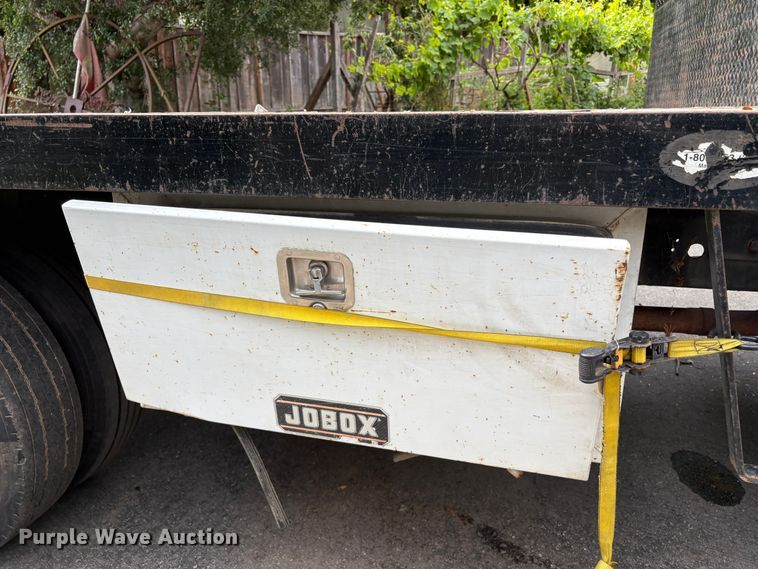 image for item ET0560 2015 Ford F450 Super Duty flatbed truck