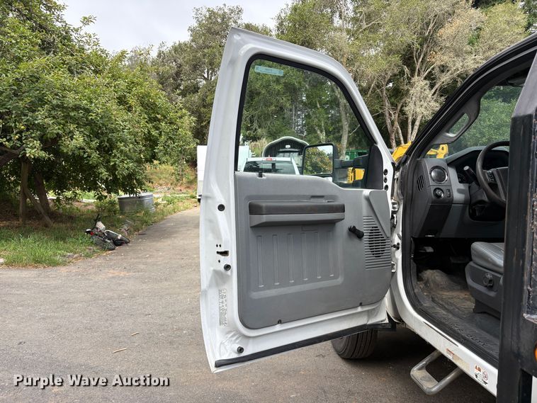 image for item ET0560 2015 Ford F450 Super Duty flatbed truck