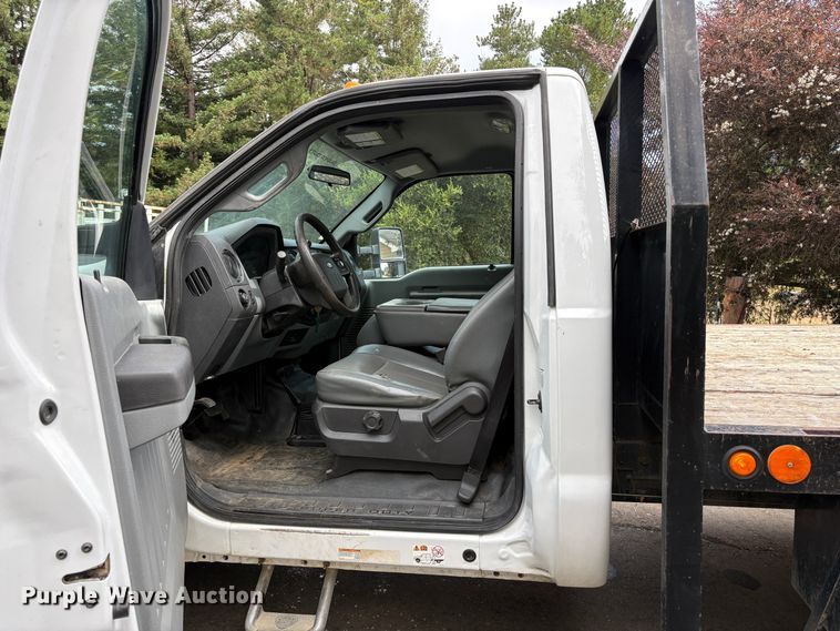 image for item ET0560 2015 Ford F450 Super Duty flatbed truck