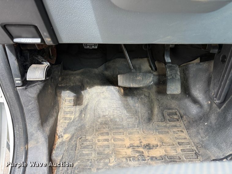 image for item ET0560 2015 Ford F450 Super Duty flatbed truck