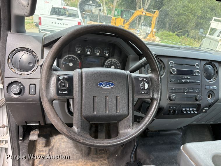 image for item ET0560 2015 Ford F450 Super Duty flatbed truck