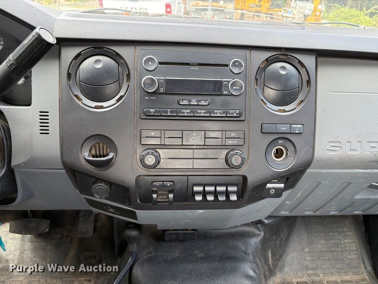 image for item ET0560 2015 Ford F450 Super Duty flatbed truck