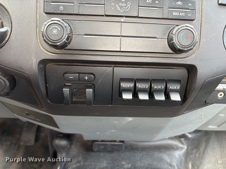 image for item ET0560 2015 Ford F450 Super Duty flatbed truck