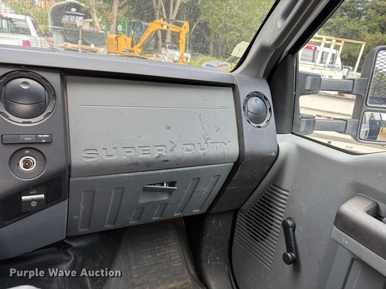 image for item ET0560 2015 Ford F450 Super Duty flatbed truck