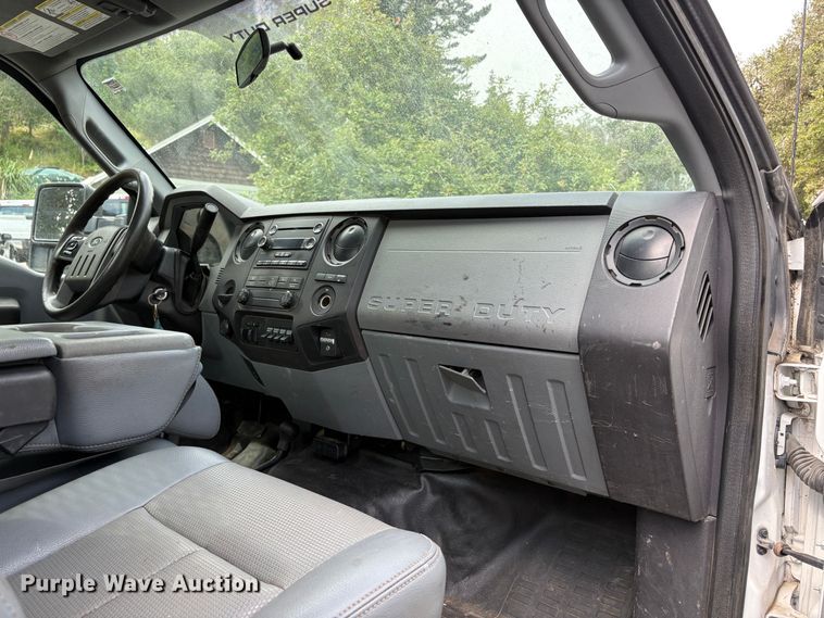 image for item ET0560 2015 Ford F450 Super Duty flatbed truck