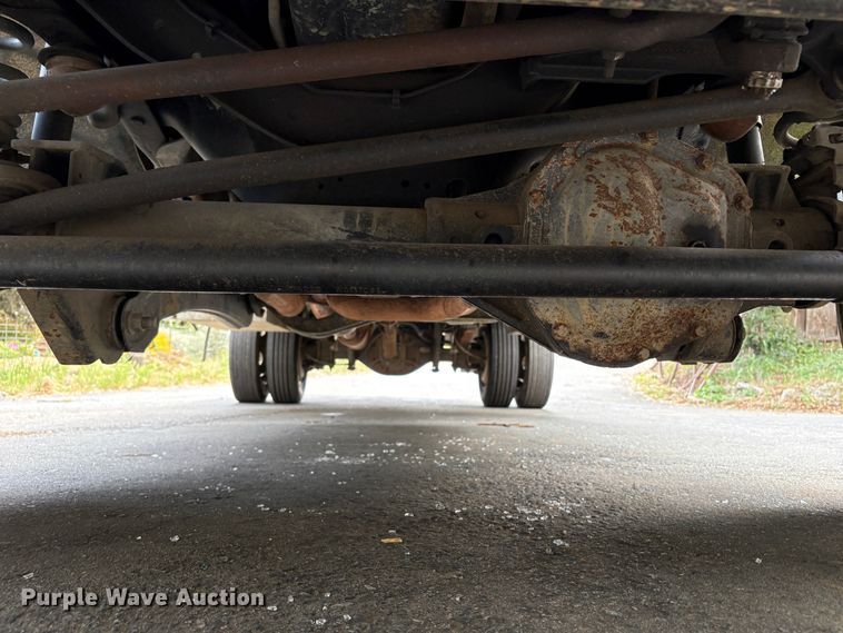 image for item ET0560 2015 Ford F450 Super Duty flatbed truck
