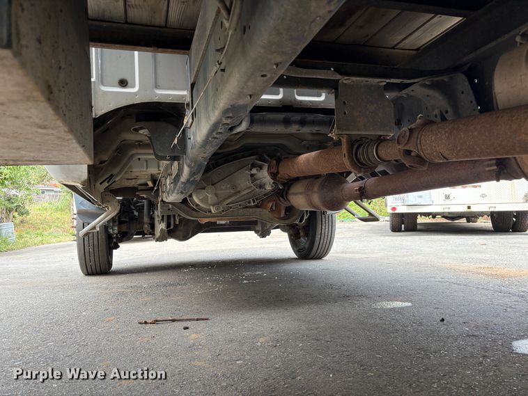 image for item ET0560 2015 Ford F450 Super Duty flatbed truck