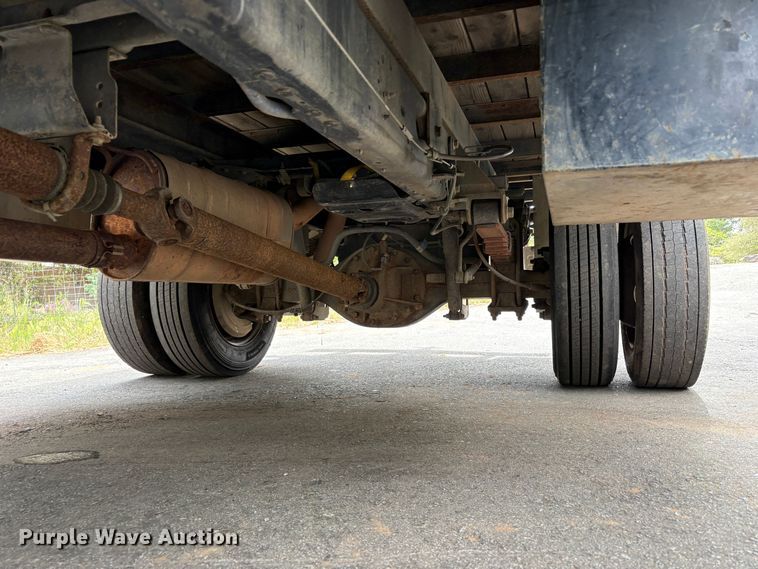 image for item ET0560 2015 Ford F450 Super Duty flatbed truck