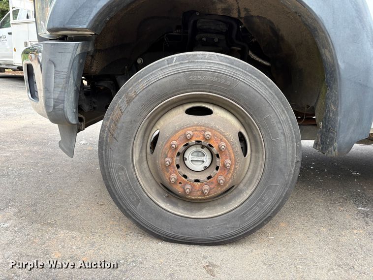 image for item ET0560 2015 Ford F450 Super Duty flatbed truck