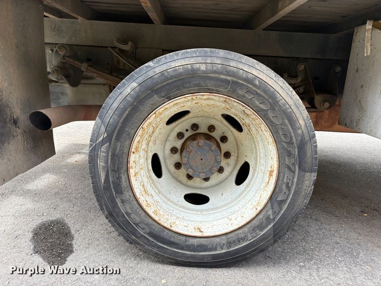 image for item ET0560 2015 Ford F450 Super Duty flatbed truck