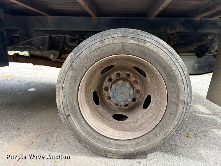 image for item ET0560 2015 Ford F450 Super Duty flatbed truck