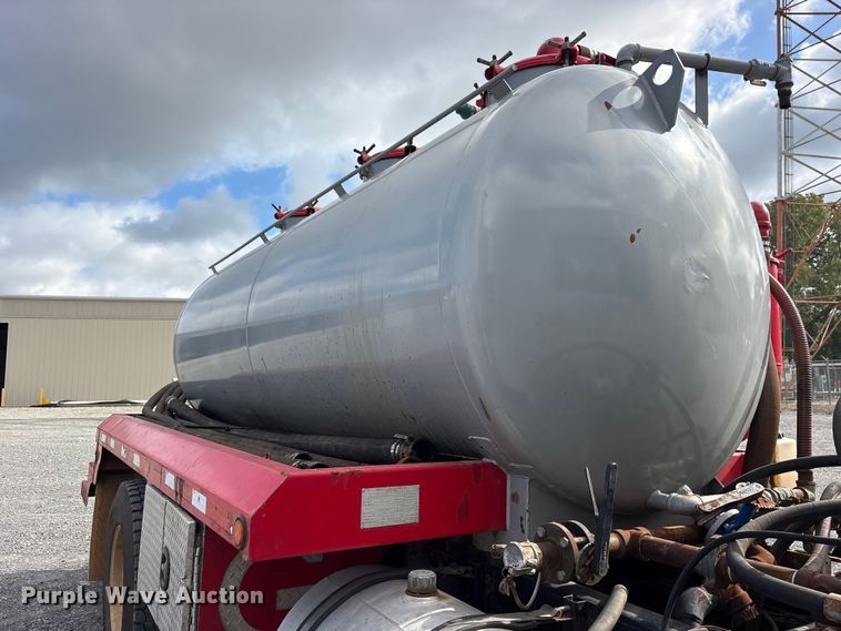 image for item ET2224 2017 Kenworth T370 vacuum truck