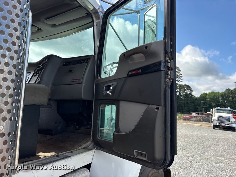 image for item ET2224 2017 Kenworth T370 vacuum truck