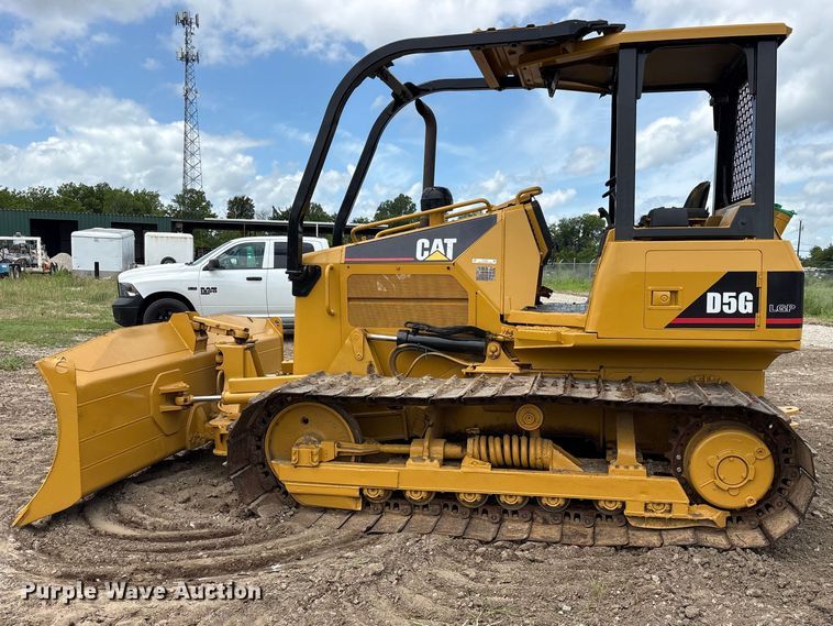 image for item ET2225 2004 Caterpillar D5G LGP dozer