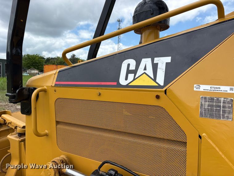 image for item ET2225 2004 Caterpillar D5G LGP dozer