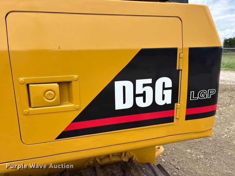 image for item ET2225 2004 Caterpillar D5G LGP dozer