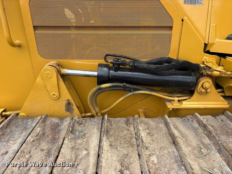 image for item ET2225 2004 Caterpillar D5G LGP dozer