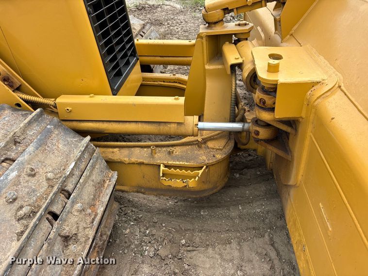 image for item ET2225 2004 Caterpillar D5G LGP dozer