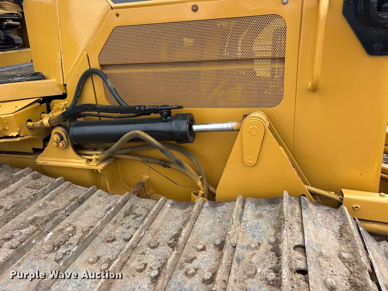 image for item ET2225 2004 Caterpillar D5G LGP dozer