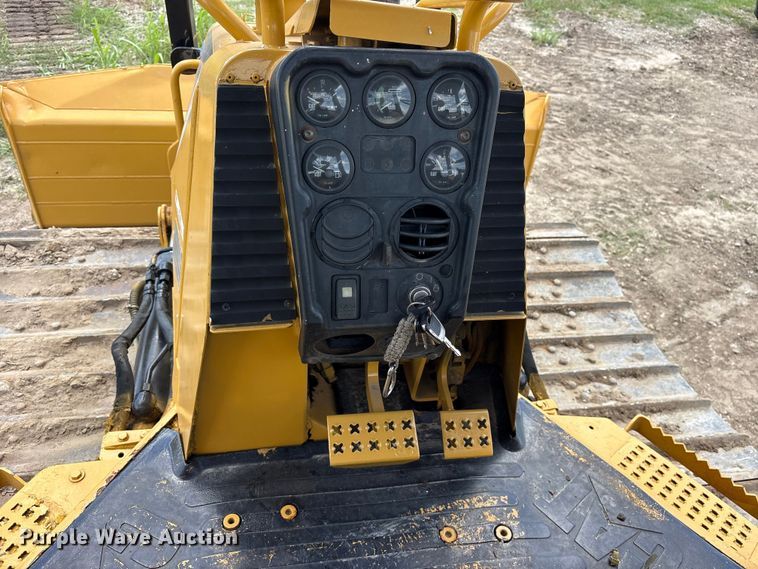 image for item ET2225 2004 Caterpillar D5G LGP dozer