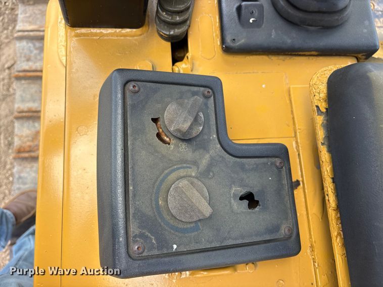 image for item ET2225 2004 Caterpillar D5G LGP dozer