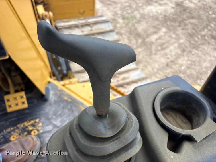 image for item ET2225 2004 Caterpillar D5G LGP dozer