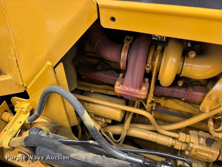 image for item ET2225 2004 Caterpillar D5G LGP dozer