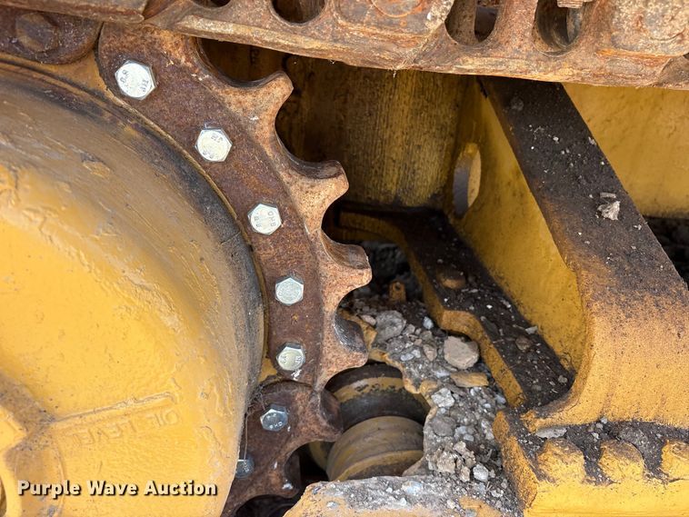image for item ET2225 2004 Caterpillar D5G LGP dozer