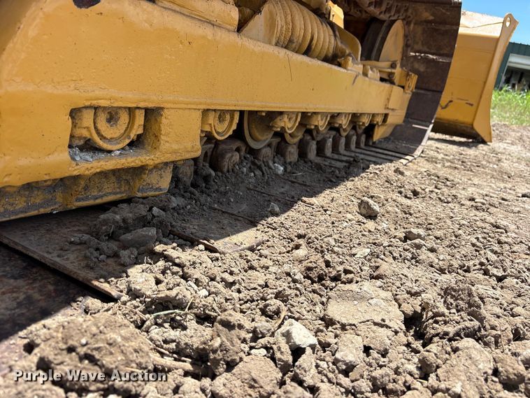image for item ET2225 2004 Caterpillar D5G LGP dozer