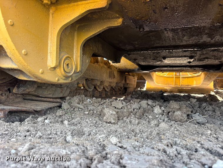 image for item ET2225 2004 Caterpillar D5G LGP dozer