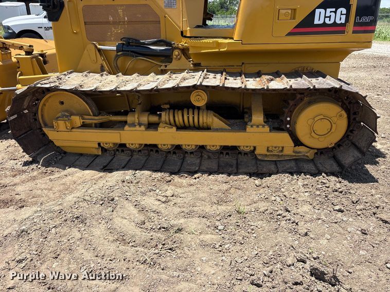 image for item ET2225 2004 Caterpillar D5G LGP dozer