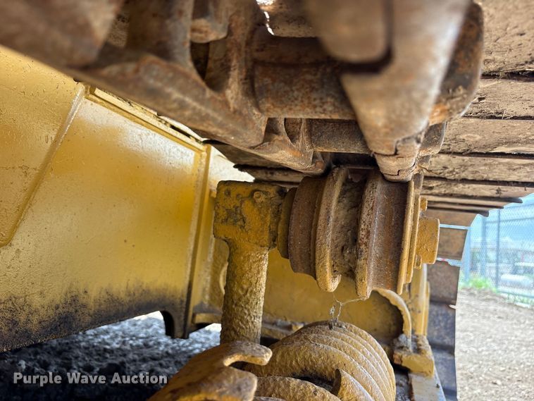 image for item ET2225 2004 Caterpillar D5G LGP dozer