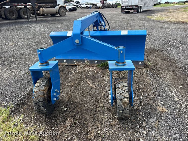 image for item ET2233 2022 Topcat SSSG72 skid steer dozer blade