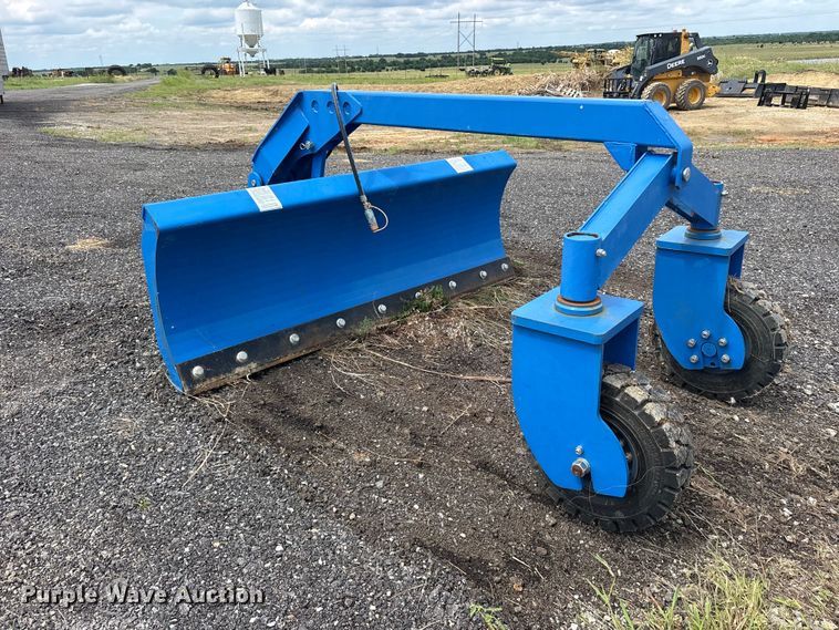 image for item ET2233 2022 Topcat SSSG72 skid steer dozer blade