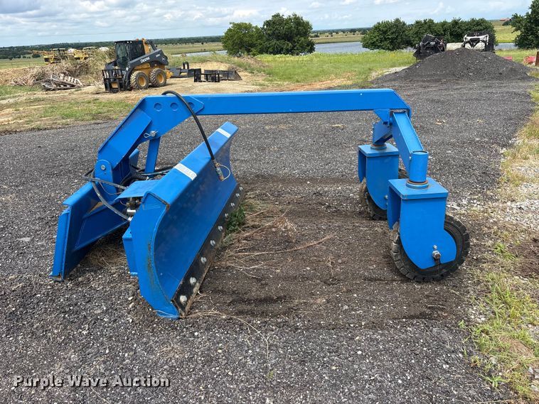 image for item ET2233 2022 Topcat SSSG72 skid steer dozer blade
